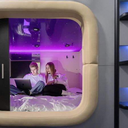 Capsule Hotel Constellation 91 Lviv Bagian luar foto