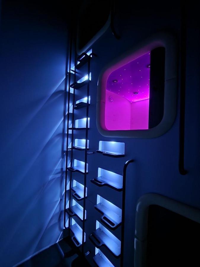 Capsule Hotel Constellation 91 Lviv Bagian luar foto