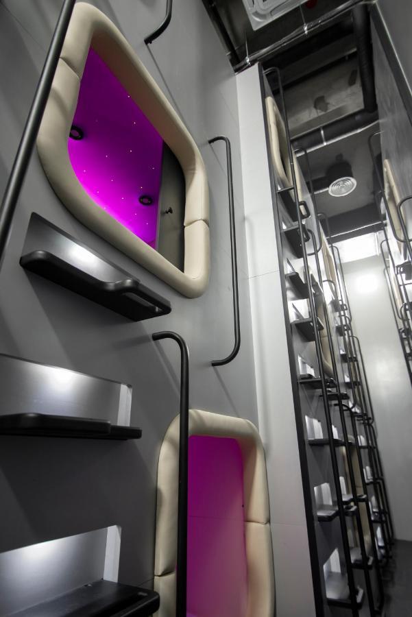 Capsule Hotel Constellation 91 Lviv Bagian luar foto