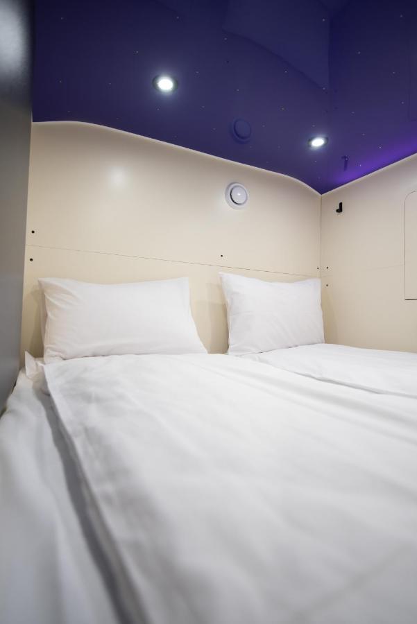 Capsule Hotel Constellation 91 Lviv Bagian luar foto