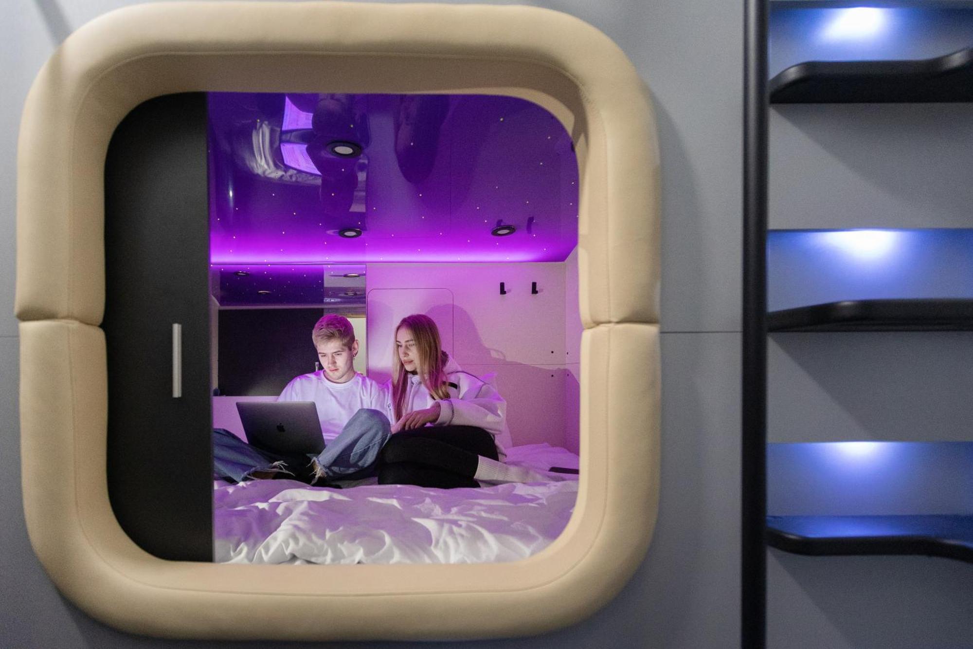Capsule Hotel Constellation 91 Lviv Bagian luar foto