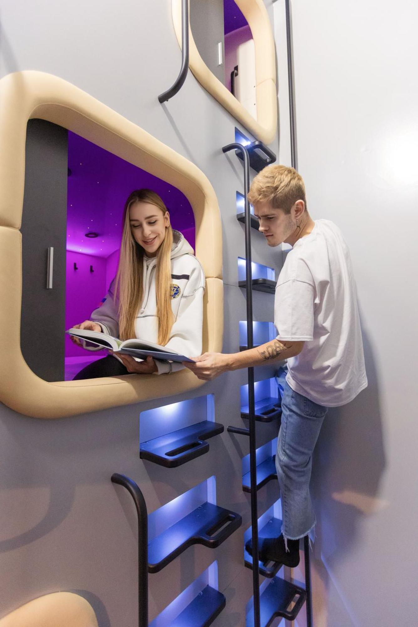 Capsule Hotel Constellation 91 Lviv Bagian luar foto