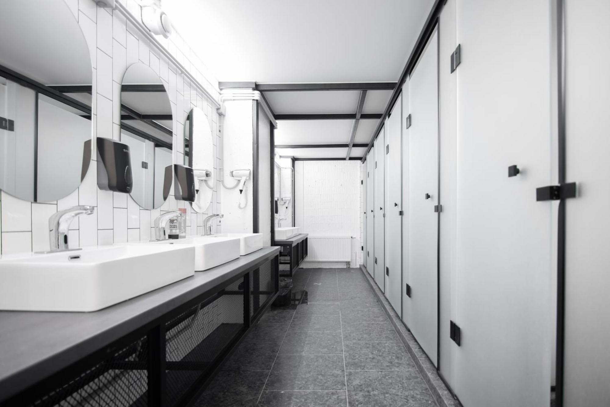 Capsule Hotel Constellation 91 Lviv Bagian luar foto