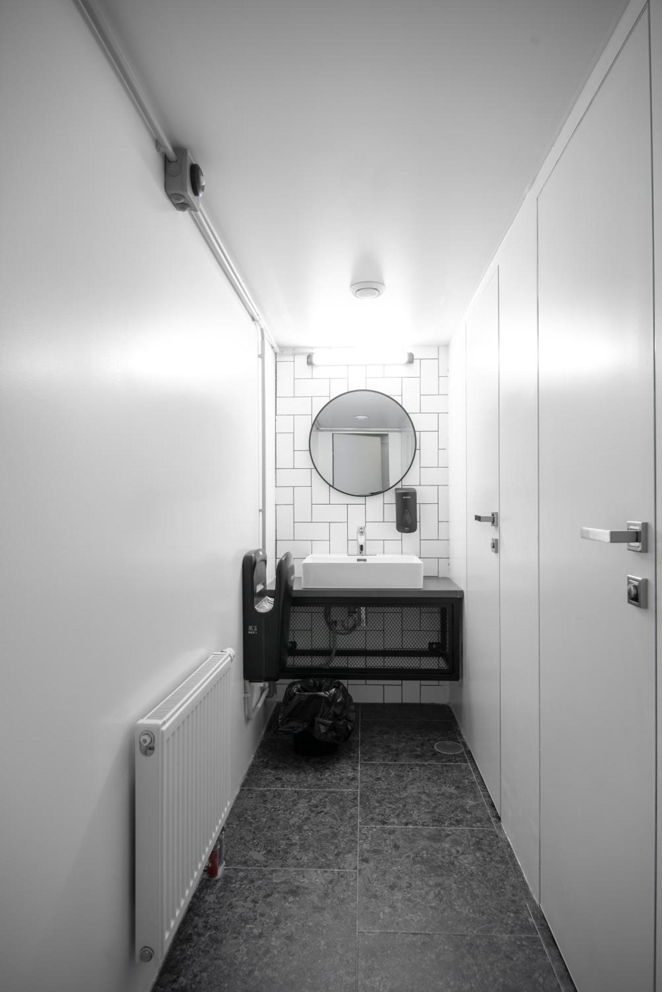 Capsule Hotel Constellation 91 Lviv Bagian luar foto