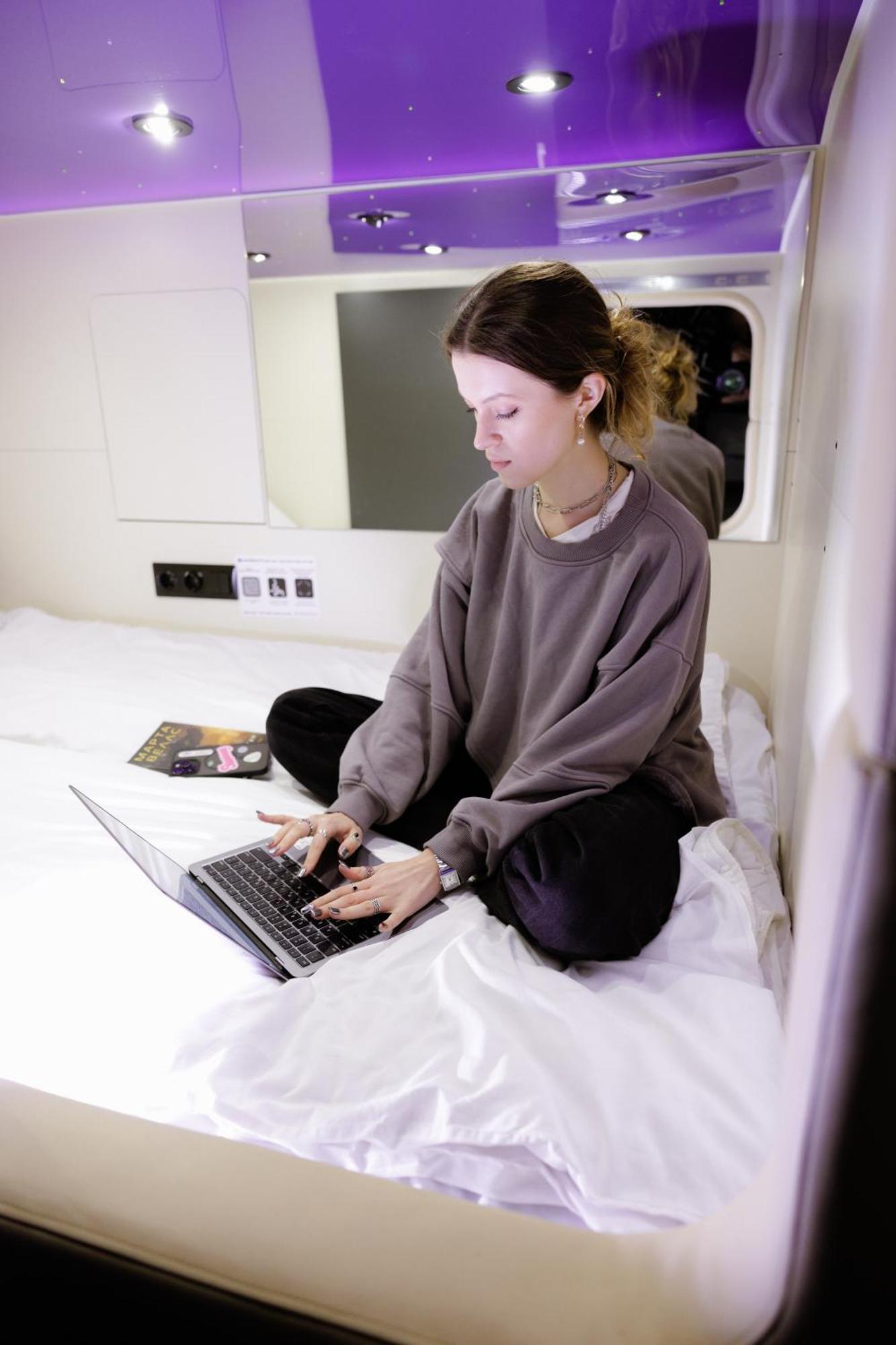 Capsule Hotel Constellation 91 Lviv Bagian luar foto