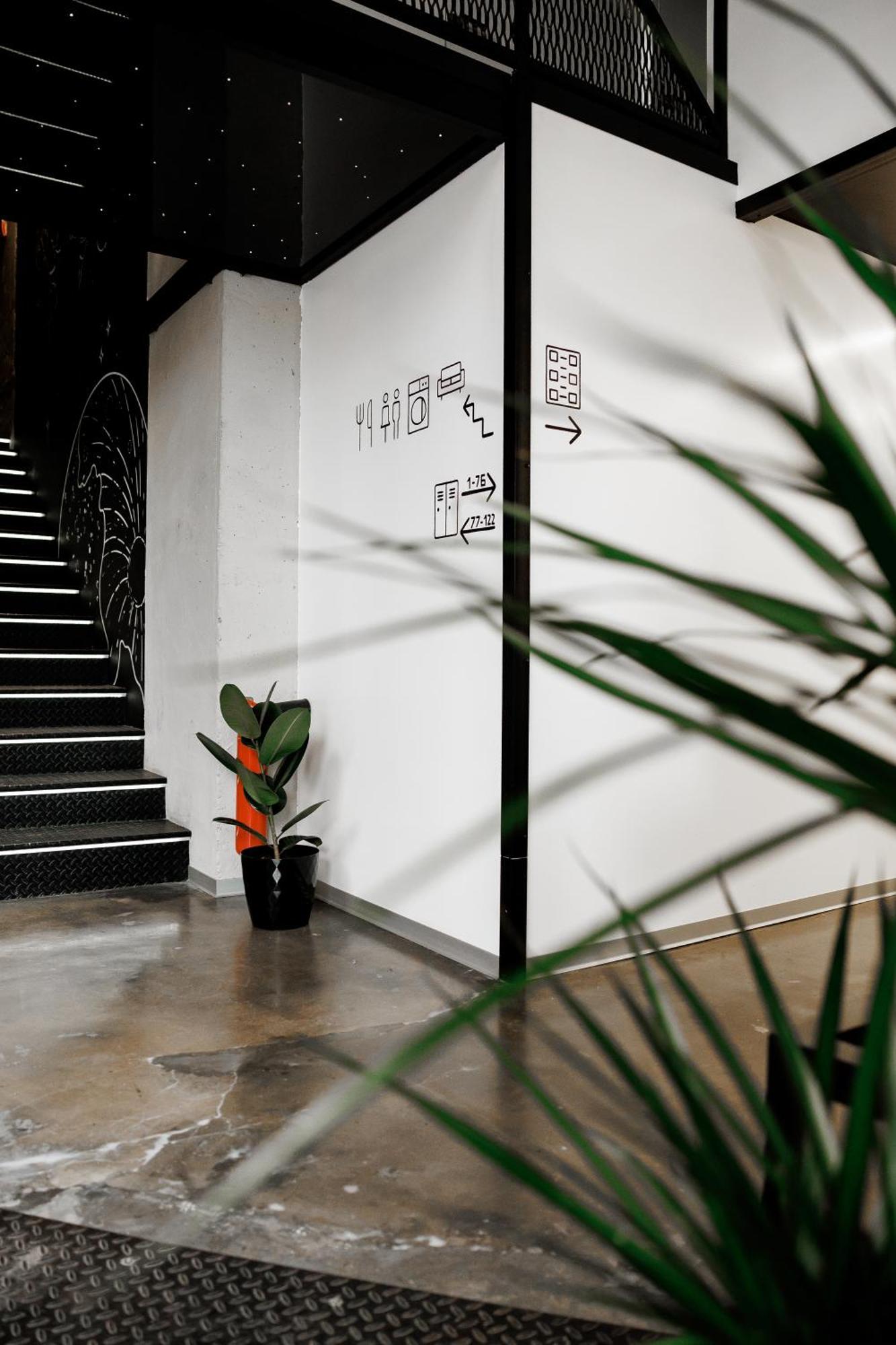 Capsule Hotel Constellation 91 Lviv Bagian luar foto