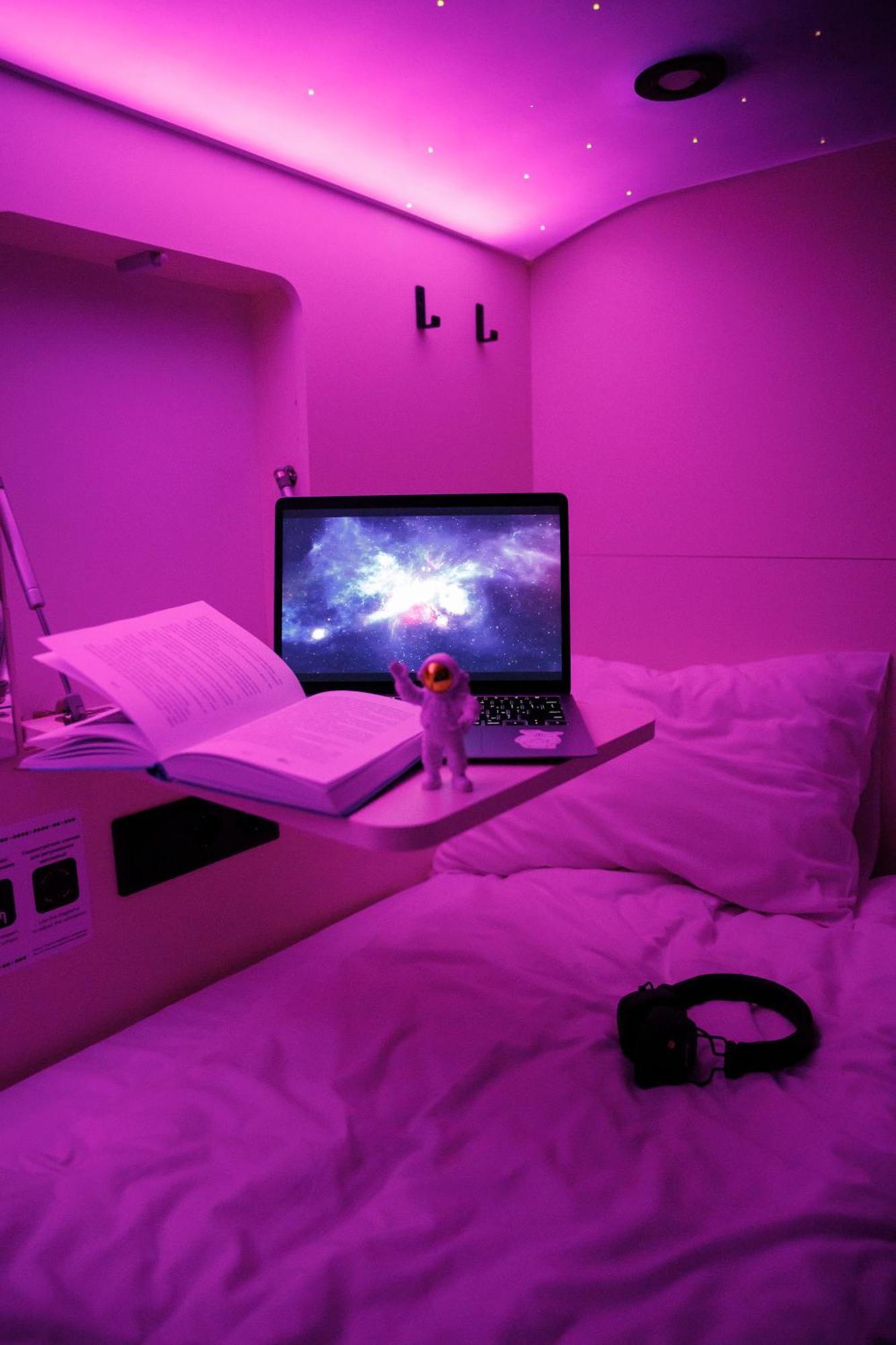 Capsule Hotel Constellation 91 Lviv Bagian luar foto