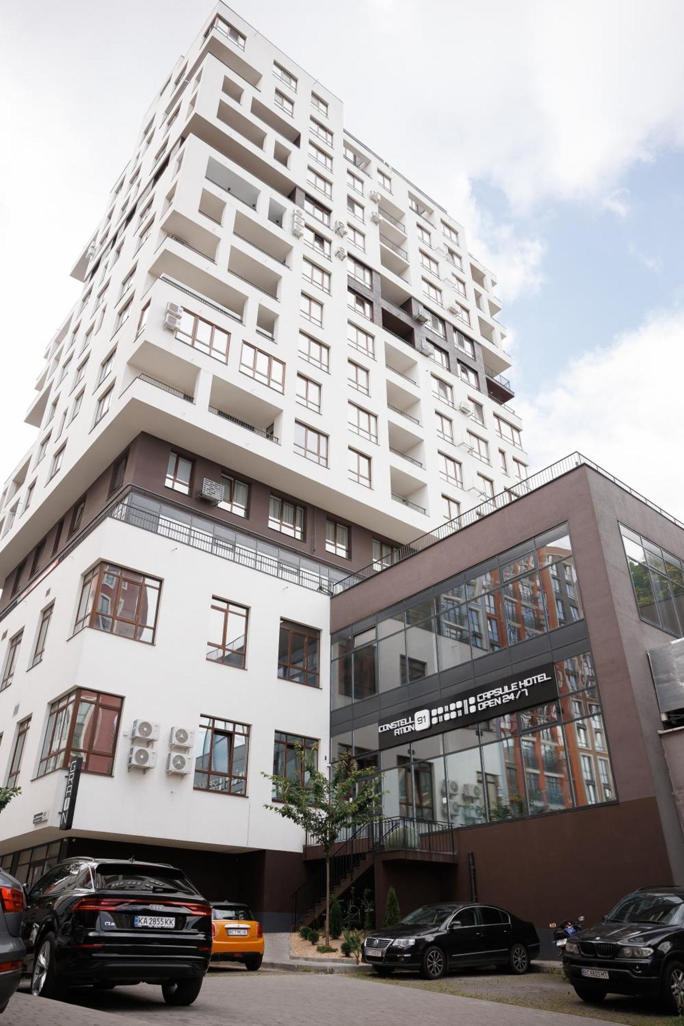 Capsule Hotel Constellation 91 Lviv Bagian luar foto