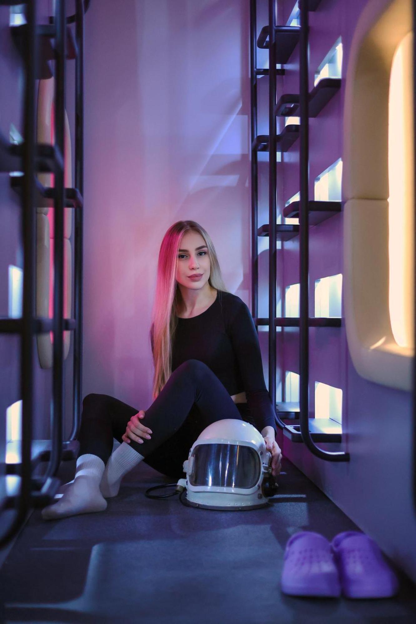 Capsule Hotel Constellation 91 Lviv Bagian luar foto